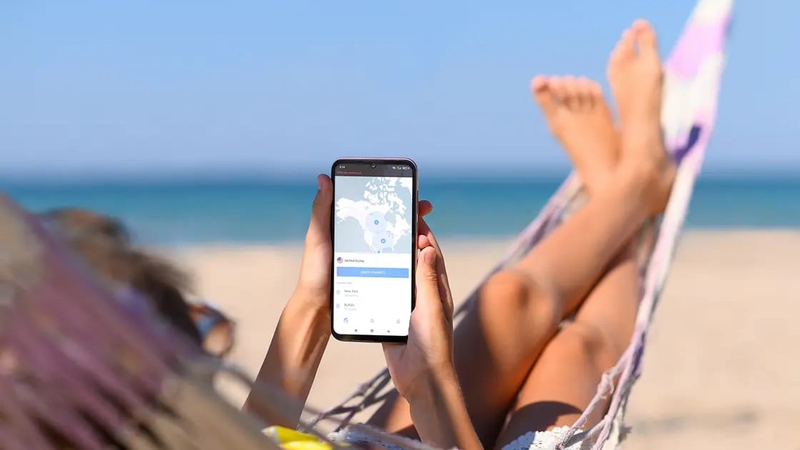 nordvpn-strand NordVPN på strand.